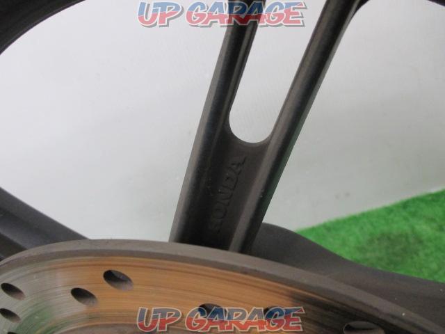 PCX150/KF18HONDA
Genuine front wheel-09