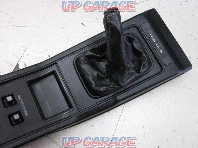 Genuine Nissan (NISSAN) Z31/Fairlady Z
Genuine center console
Armrest
Removed from late 2 seater-02