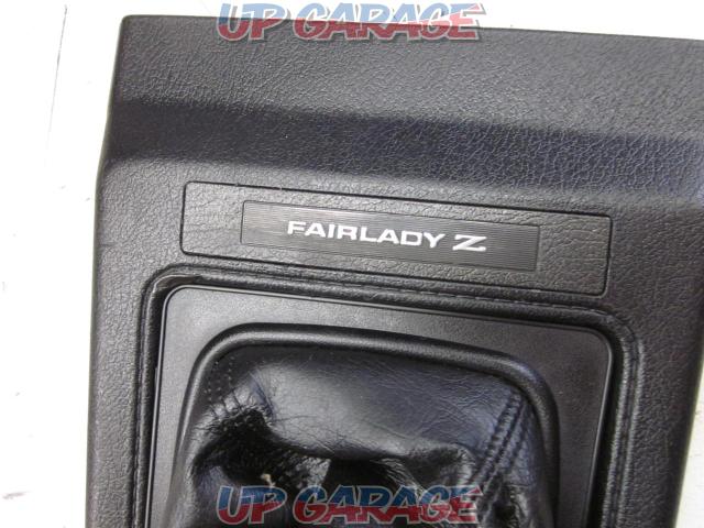Genuine Nissan (NISSAN) Z31/Fairlady Z
Genuine center console
Armrest
Removed from late 2 seater-03