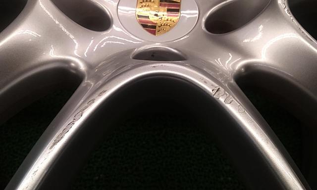 PORSCHE (Porsche)
957
Cayenne
GTS original wheel-02