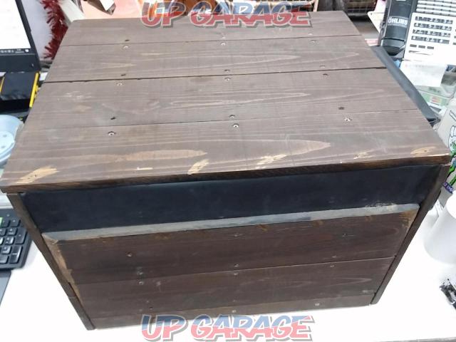 Unknown Manufacturer
Rear box
Wooden frame in FRP box-03