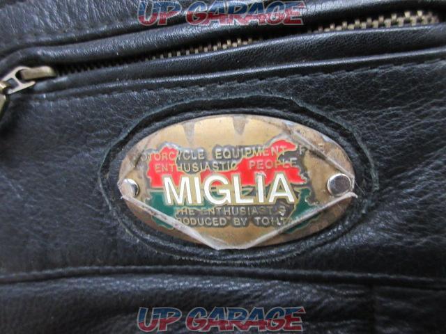 Dongdan
Milea
Leather pants
Size L-06