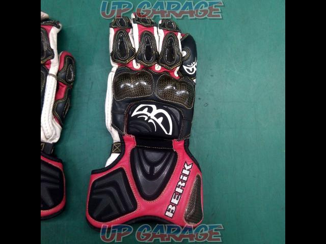 BERIK
racing gloves 2.0
Size: Unknown-03