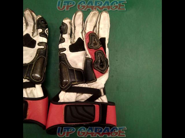 BERIK
racing gloves 2.0
Size: Unknown-06