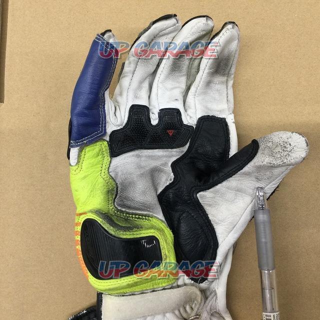 DAINESE racing gloves
Rossi replica
Size: L-05