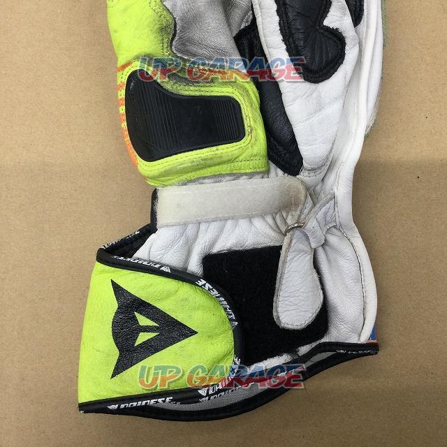 DAINESE racing gloves
Rossi replica
Size: L-06