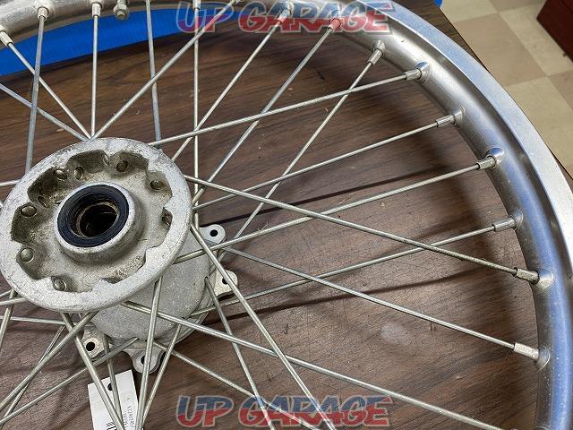 Genuine front wheel
CRF250R (‘10) removed-03