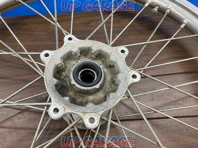 Genuine front wheel
CRF250R (‘10) removed-05