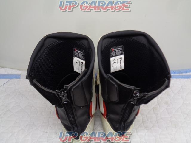 DAINESE (Dainese)
NEXUS
Racing boots
Black / White
40 size (equivalent to 26.5cm)-06