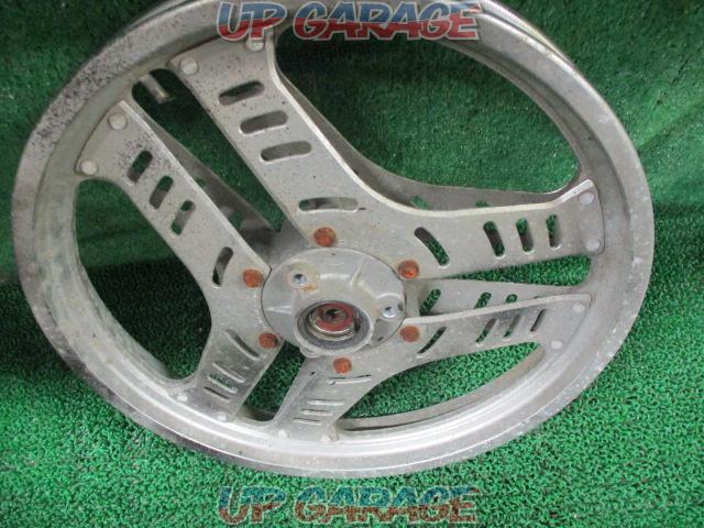 HONDA genuine front wheel
Magna 50 (year unknown)-03