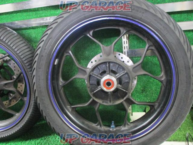 YAMAHA genuine wheel front and rear set
Equipped with DUNLOP rain tires
YZF-R25 (RG10J)-04