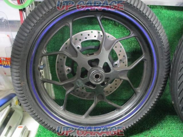 YAMAHA genuine wheel front and rear set
Equipped with DUNLOP rain tires
YZF-R25 (RG10J)-05