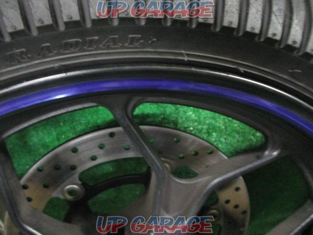 YAMAHA genuine wheel front and rear set
Equipped with DUNLOP rain tires
YZF-R25 (RG10J)-06