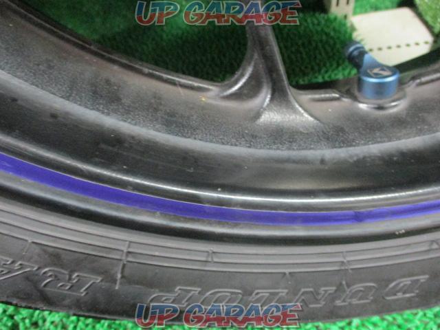 YAMAHA genuine wheel front and rear set
Equipped with DUNLOP rain tires
YZF-R25 (RG10J)-07