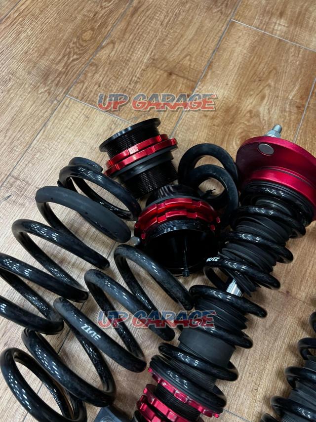 BLITZ
DAMPER
ZZ-R
Adopts a 32-stage damping force adjustment mechanism
A wide range of damping force adjustment is possible
From the street to the circuit
Compatible with all driving scenes
-02