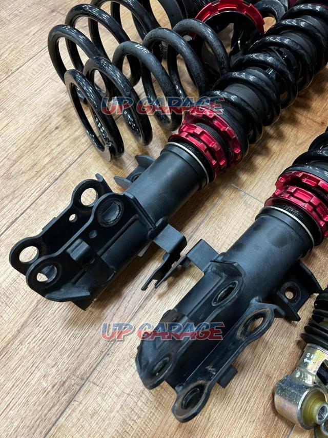 BLITZ
DAMPER
ZZ-R
Adopts a 32-stage damping force adjustment mechanism
A wide range of damping force adjustment is possible
From the street to the circuit
Compatible with all driving scenes
-07