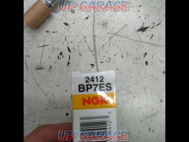 NGK
Spark plug
BP7ES-02