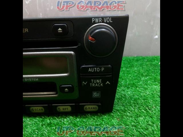 Toyota genuine
Altezza / SXE10 genuine
6-disc CD changer-02