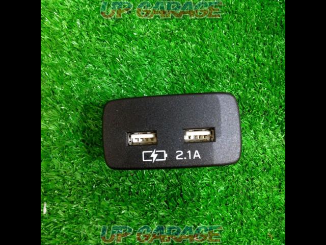 Subaru genuine
SK Forester genuine USB port-04