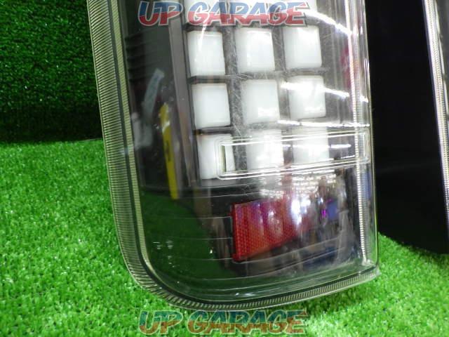 Unknown Manufacturer
200 series Hiace tail lens
Sequential winker-02