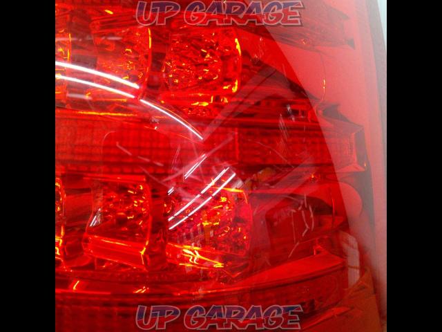 TOYOTA
10 system Wish
Late genuine tail lens-04
