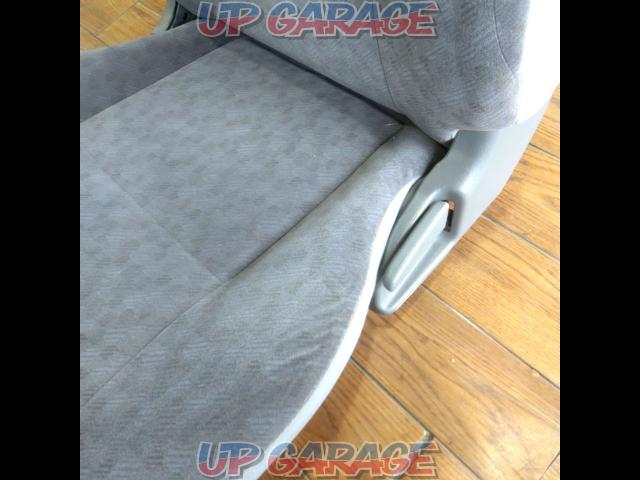 TOYOTA
Hiace 200 series type 1
Genuine front passenger seat-07