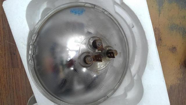 Round shape
Genuine
Sealed beam
Right and left-04