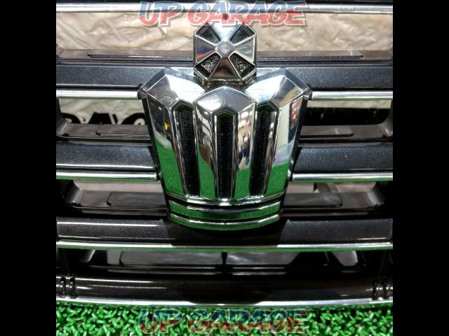 Toyota genuine
front grill crown royal-02