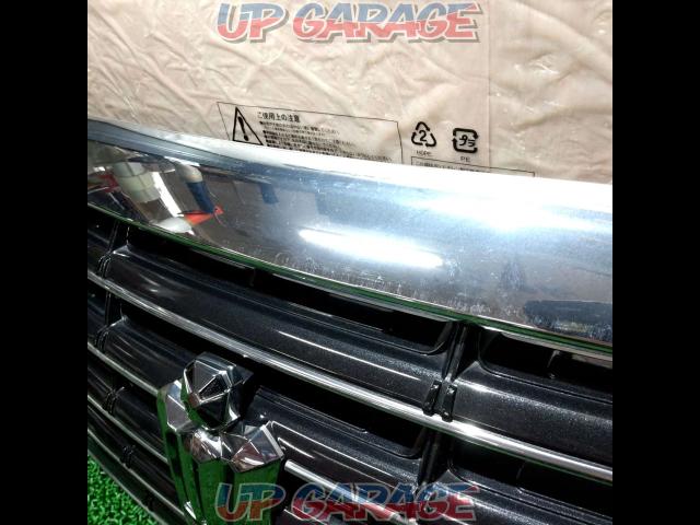 Toyota genuine
front grill crown royal-03