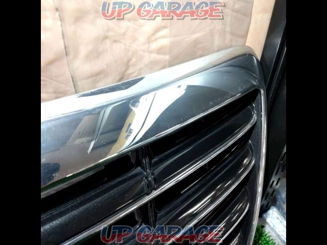Toyota genuine
front grill crown royal-05