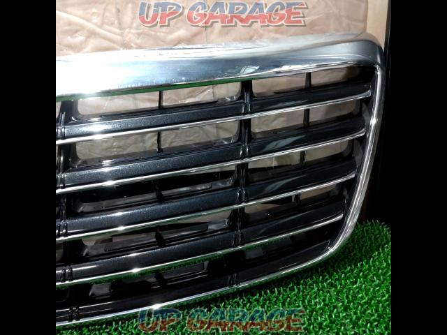 Toyota genuine
front grill crown royal-06
