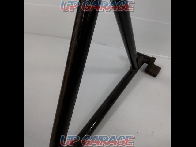 Load capacity unknown Manufacturer unknown
Rear maintenance stand-07