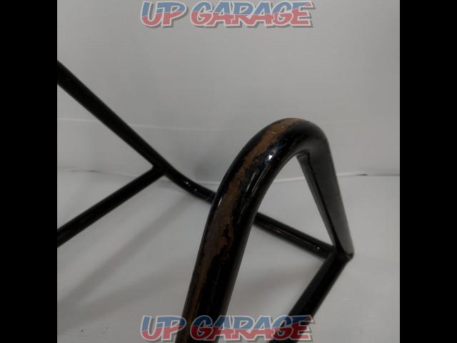 Load capacity unknown Manufacturer unknown
Rear maintenance stand-08