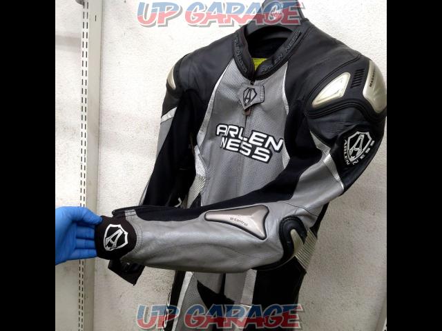 ARLEN
NESS racing suit
Size M-04