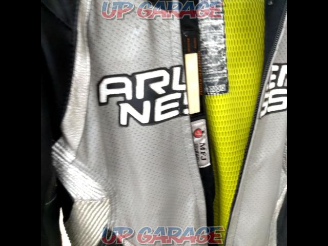 ARLEN
NESS racing suit
Size M-05