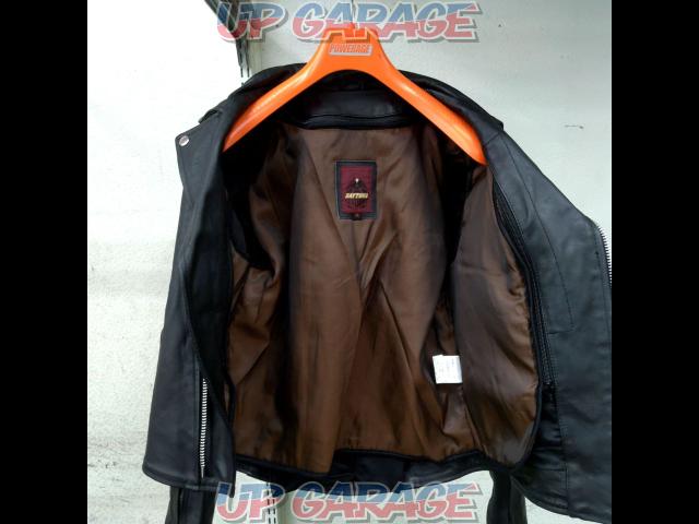 DAYTONADL003
LETHER
JAC
Leather jacket
Genuine leather 17813 size M-05