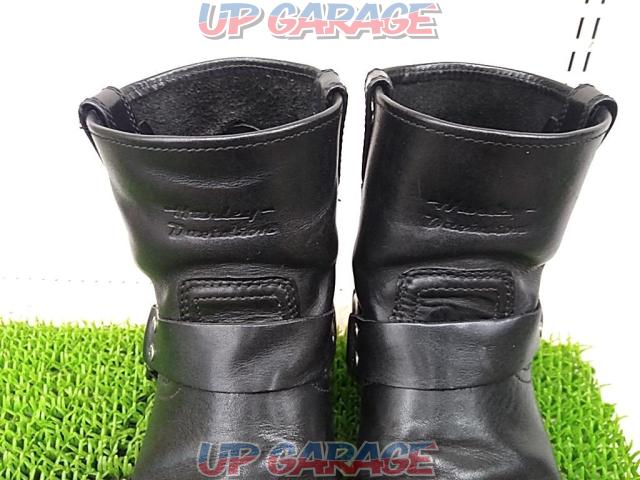 Harley
Leather riding boots
Size:7.1/2-03