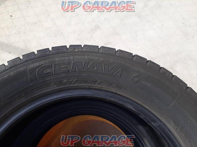 2 white containers GOODYEAR
ICE
NAVI
7
225 / 60R17-03