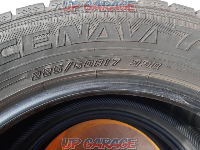 2 white containers GOODYEAR
ICE
NAVI
7
225 / 60R17-04