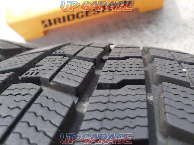 2 white containers GOODYEAR
ICE
NAVI
7
225 / 60R17-07