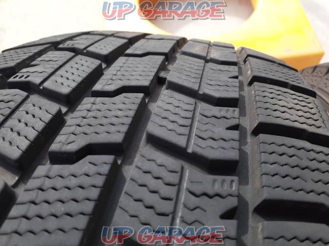 2 white containers GOODYEAR
ICE
NAVI
7
225 / 60R17-08