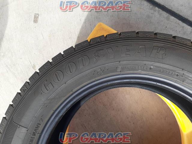 1 white container GOODYEAR
ICE
NAVI
7
225 / 60R17-06