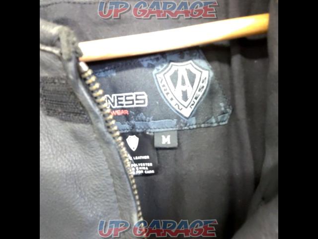 ARLENNESS
Leather jacket
M size-02