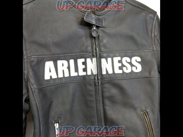 ARLENNESS
Leather jacket
M size-03