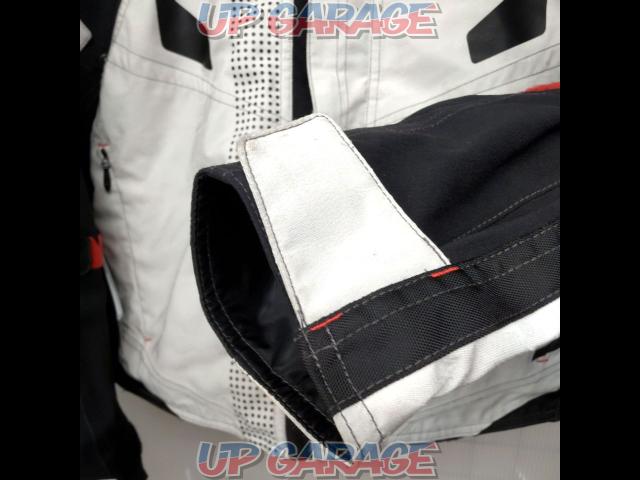 Kushitani
Acute jacket
Size: L-05