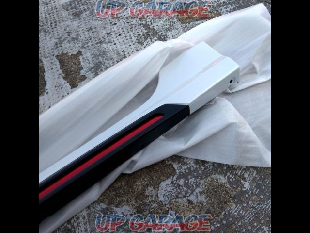 TRD
Side skirts
Corolla Sports
※ RH side only-05