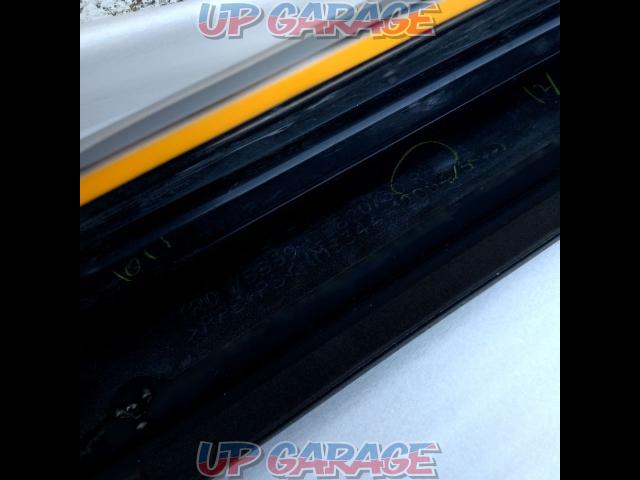 TRD
Side skirts
Corolla Sports
※ RH side only-08