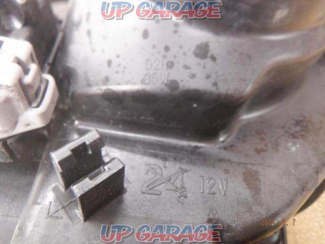 Genuine Nissan HID headlight only on the right side-04