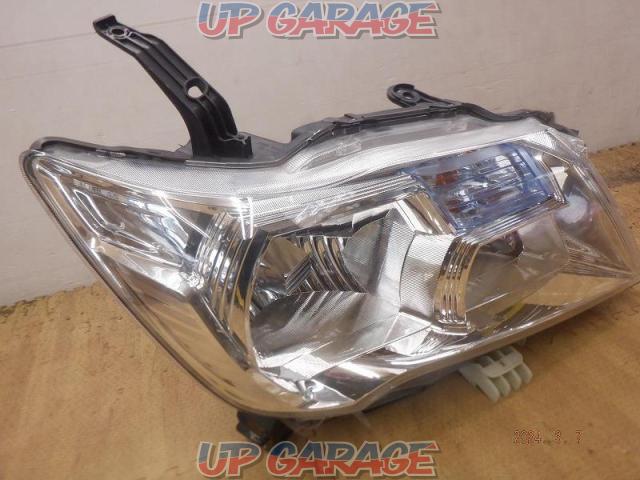 Genuine Nissan HID headlight only on the right side-06