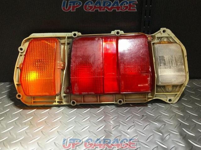 Toyota genuine Celica LB late model
Genuine tail lamp
With garnish
Left and right-05